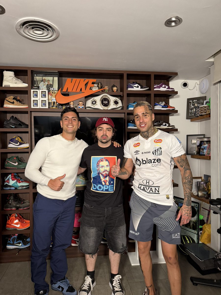 NADIE:
EL GRUPO DE LA FACULTAD: