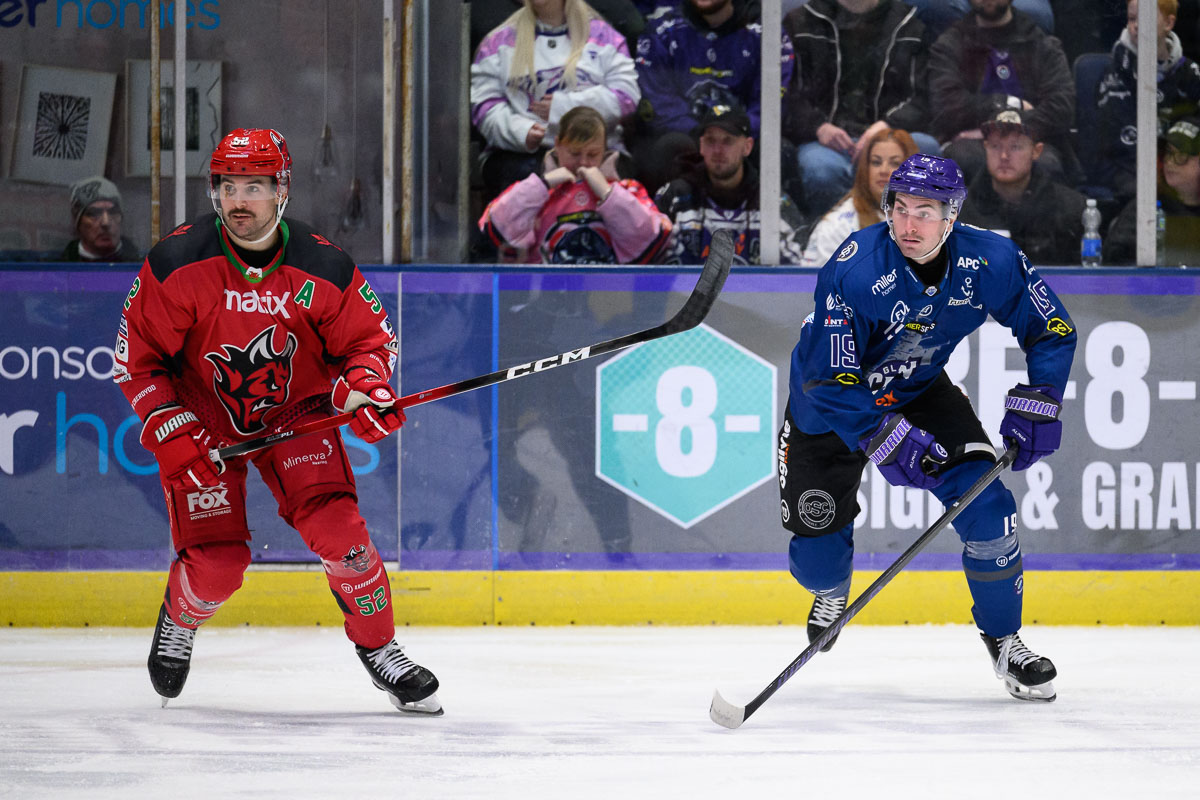 Face At The Plexi tweet media