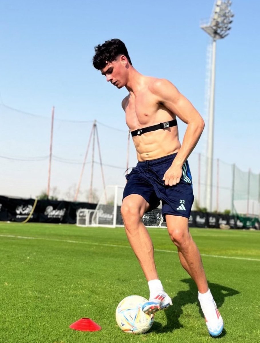 Alvi414656's tweet image. Hottest footballer tournament round of 32: Archie Gray vs Arda Guler