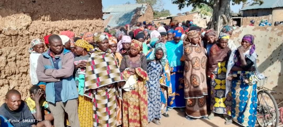 salakwa1's tweet photo. Chibok is bleeding,the people are under constant attacks. Who can act? The silence of the ruling class at local state and federal level is defeating. There is no need of being a leader if you cannot protect your people and stand with them in difficult times. https://t.co/J2rUdka54r