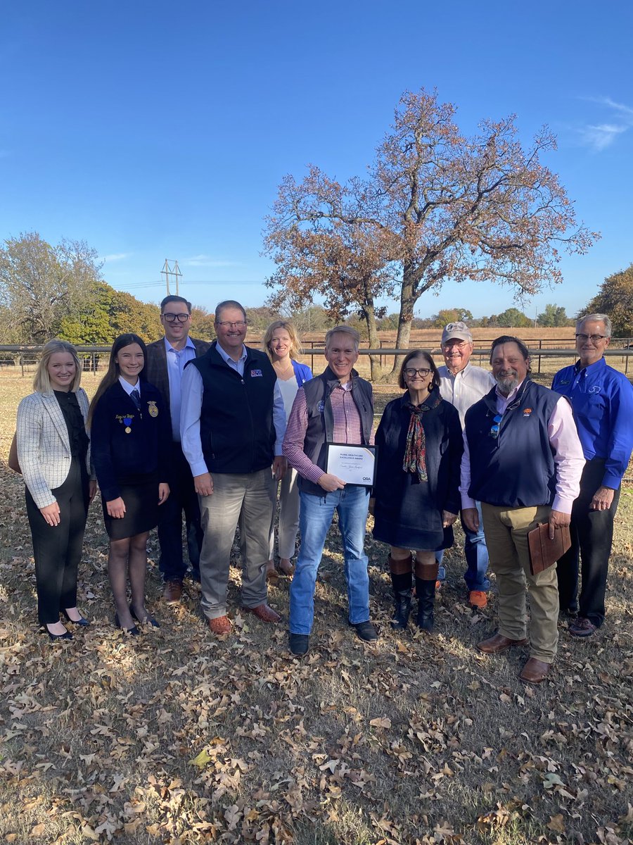 On Wednesday, the Oklahoma Rural Association formally presented Senator Lankford with the Rural Healthcare Excellence Award.

The ORA is proud to work with members of the delegation who support rural seniors, especially by protecting Medicare Advantage.