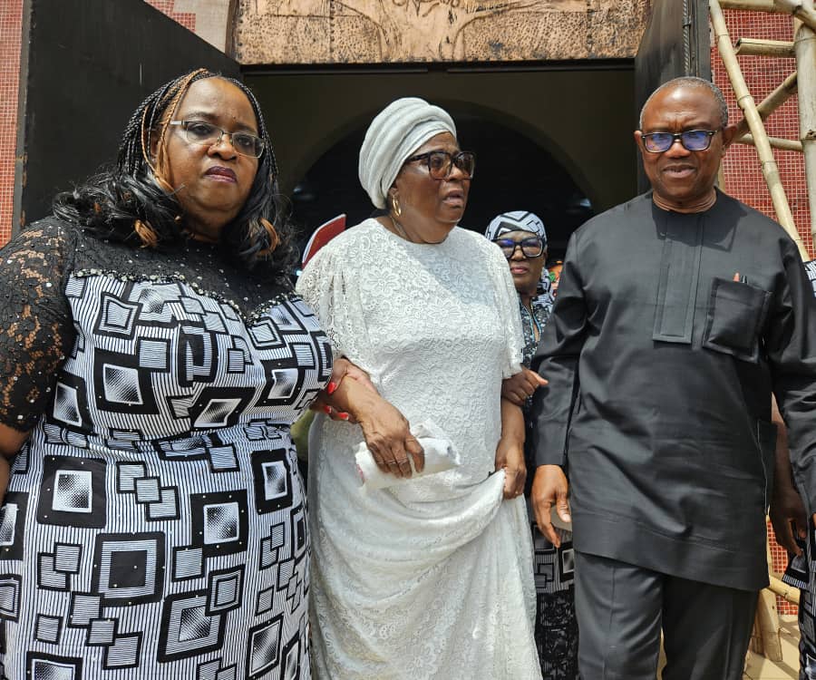 PeterObi's tweet image. Honouring a Life of Duty and Integrity

Today, I was in Benin City, Edo State, to attend the requiem Mass for the former Deputy Inspector-General of Police and respected former Chairman of the Police Service Commission, DIG Parry B. O. Osayande, held at the Holy Cross Cathedral.…