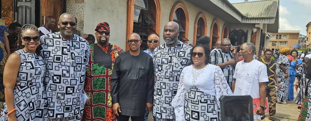PeterObi's tweet image. Honouring a Life of Duty and Integrity

Today, I was in Benin City, Edo State, to attend the requiem Mass for the former Deputy Inspector-General of Police and respected former Chairman of the Police Service Commission, DIG Parry B. O. Osayande, held at the Holy Cross Cathedral.…