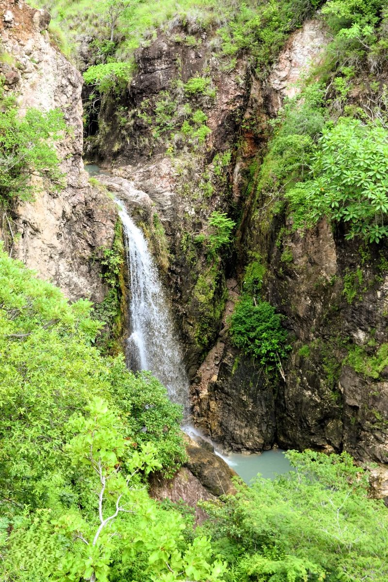 Chontales tiene una privilegiada y casi inexplorada geografía. Sus quebradizos campos están irrigados por refrescantes ríos y quebradas que van formando hermosas cascadas como las aquí mostradas. Para acceder a ellas se requiere el acompañamiento de un guía.

🏞📸👣