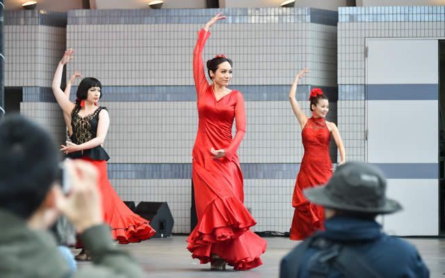 event_checker's tweet image. 本日11/15(土)-16(日) 東京・代々木公園で、日本最大級のスペインフェス「フィエスタ・デ・エスパーニャ」開催。情熱のフラメンコ、香り立つパエリア、スペインワインに酔いしれる2日間。ステージや体験企画も充実。入場無料→event-checker.info/spain-fes/