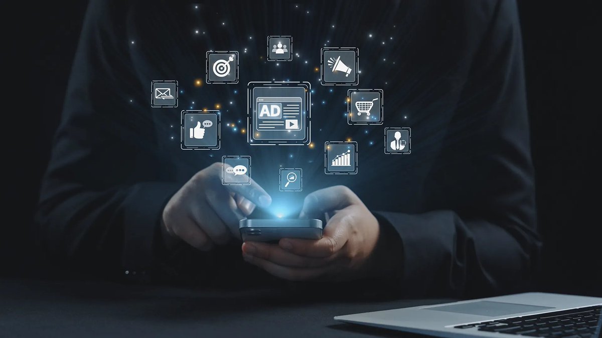 blackbirdd_inc's tweet image. At Blackbird Digital, we’ve seen too many brands confuse “mobile-friendly” with “mobile-optimized.”

Tap the link to read why now is the time to treat mobile as a unique experience, not an afterthought: bit.ly/3K3ESJd

#MobileOptimization #ConversionPsychology #UXDesign