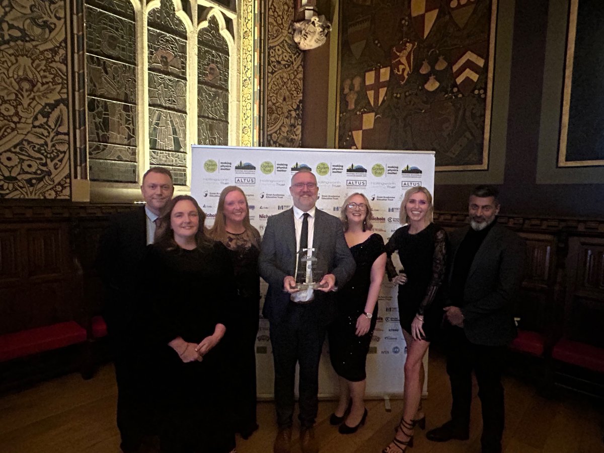 A huge congratulations to our incredible Senior Leadership Team who have WON Senior Leadership Team of the Year at the Raising Rochdale Education Awards! 🌟 We are so proud of their dedication and impact. #Ambition #Rochdale #EducationAwards