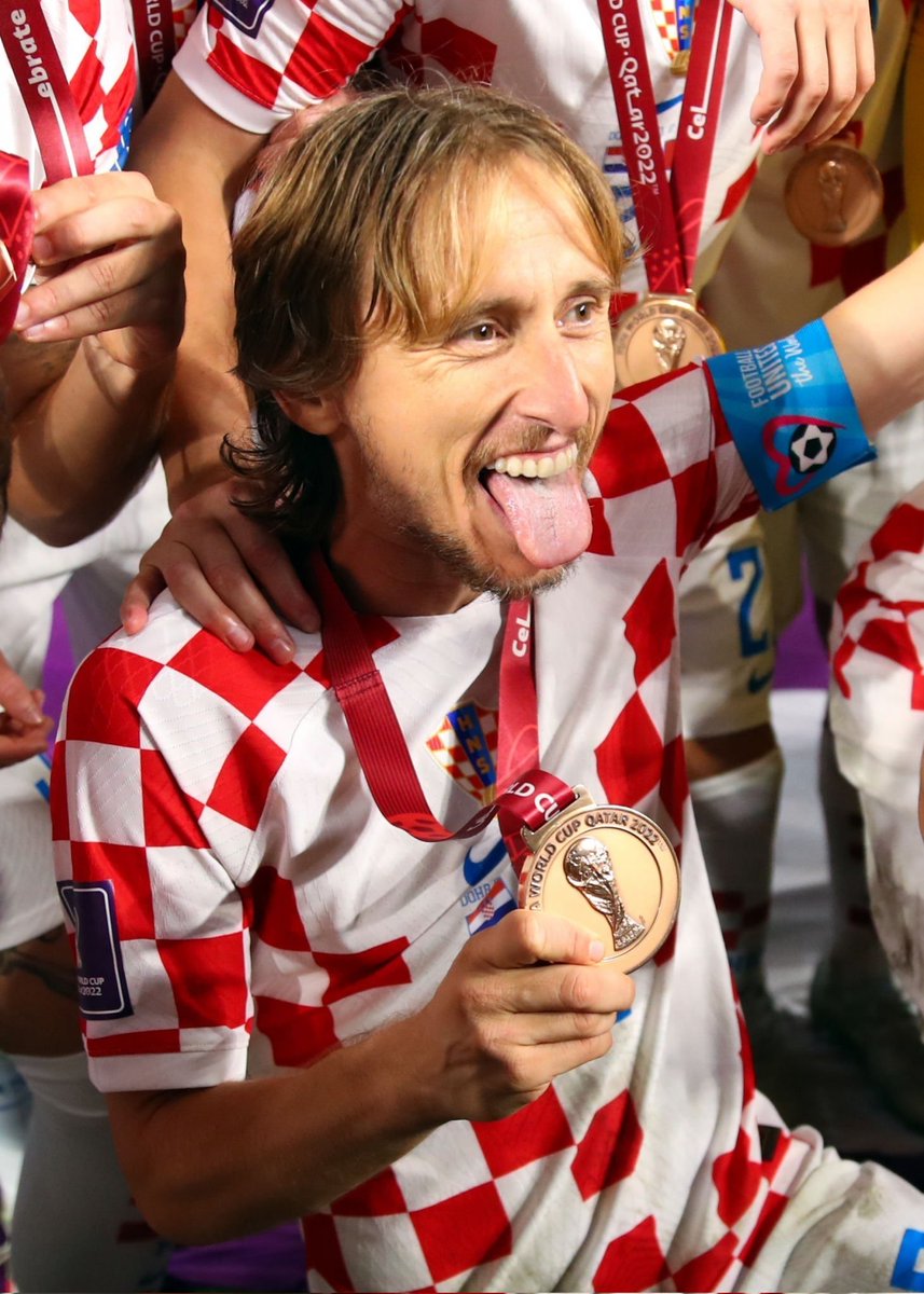 EleModric's tweet image. 2018 🥈💔
2022 🥉

2026?