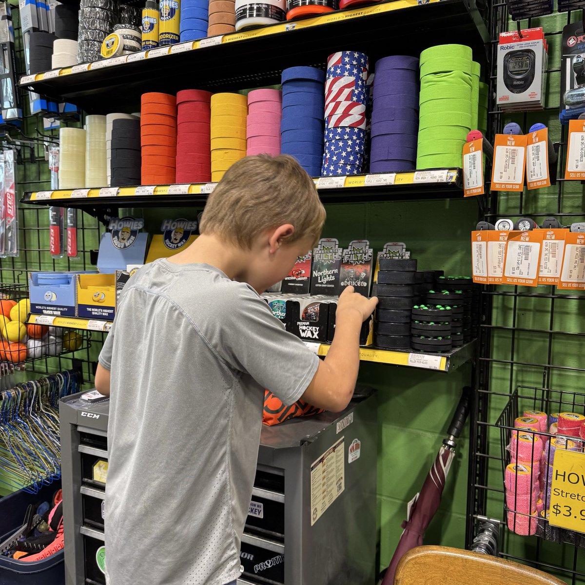 PIASKato's tweet image. The sheer amount of product research that’s done behind the scenes here at the shop is staggering. It’s Zach’s least favorite thing. Like, he’d rather go to the dentist. But he perseveres, for the good of the shop. #piaskato