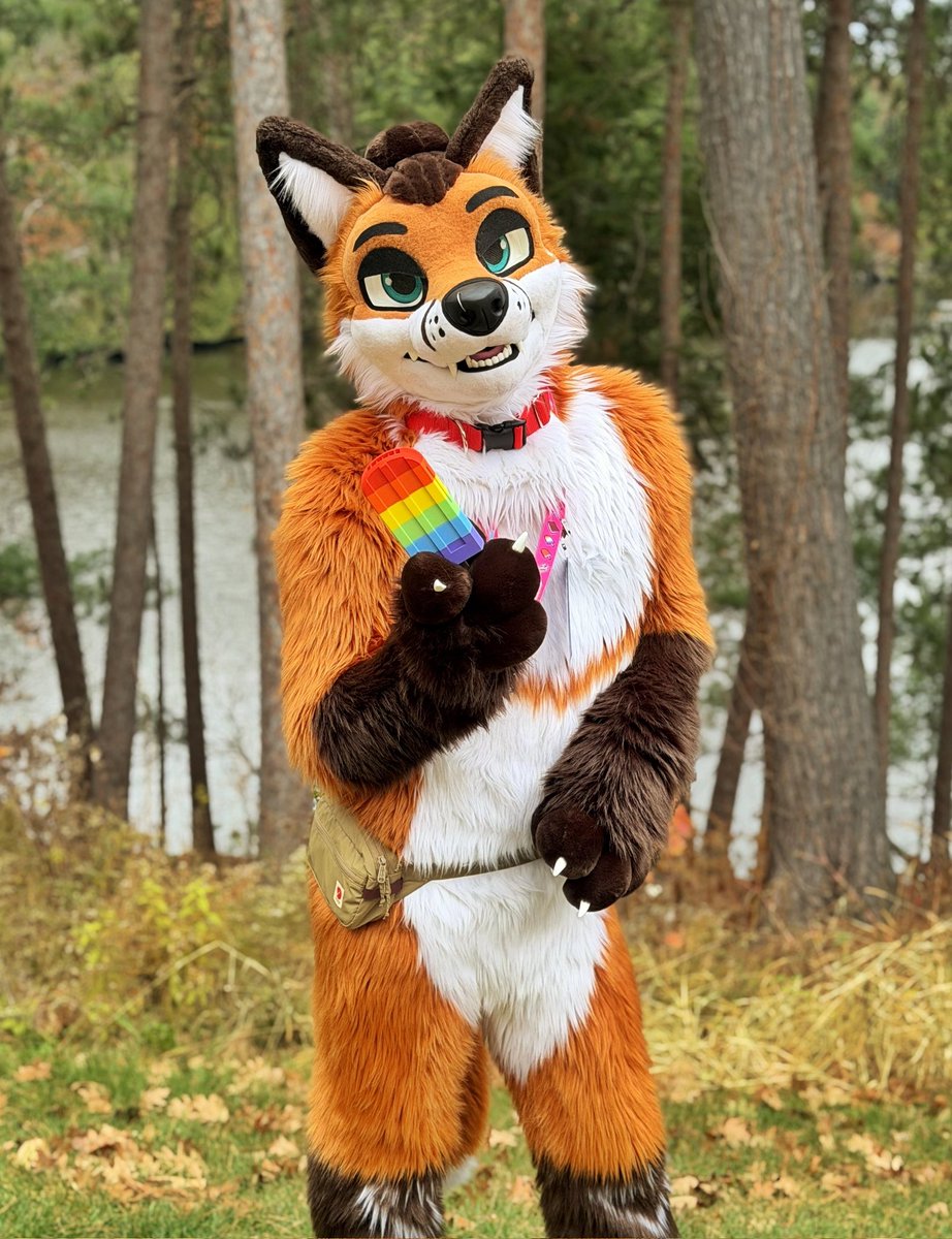 How about a sweet treat? 🍭

🪡: <a href="/AlphaDogsStudio/">Alpha Dogs</a>.
#FursuitFriday