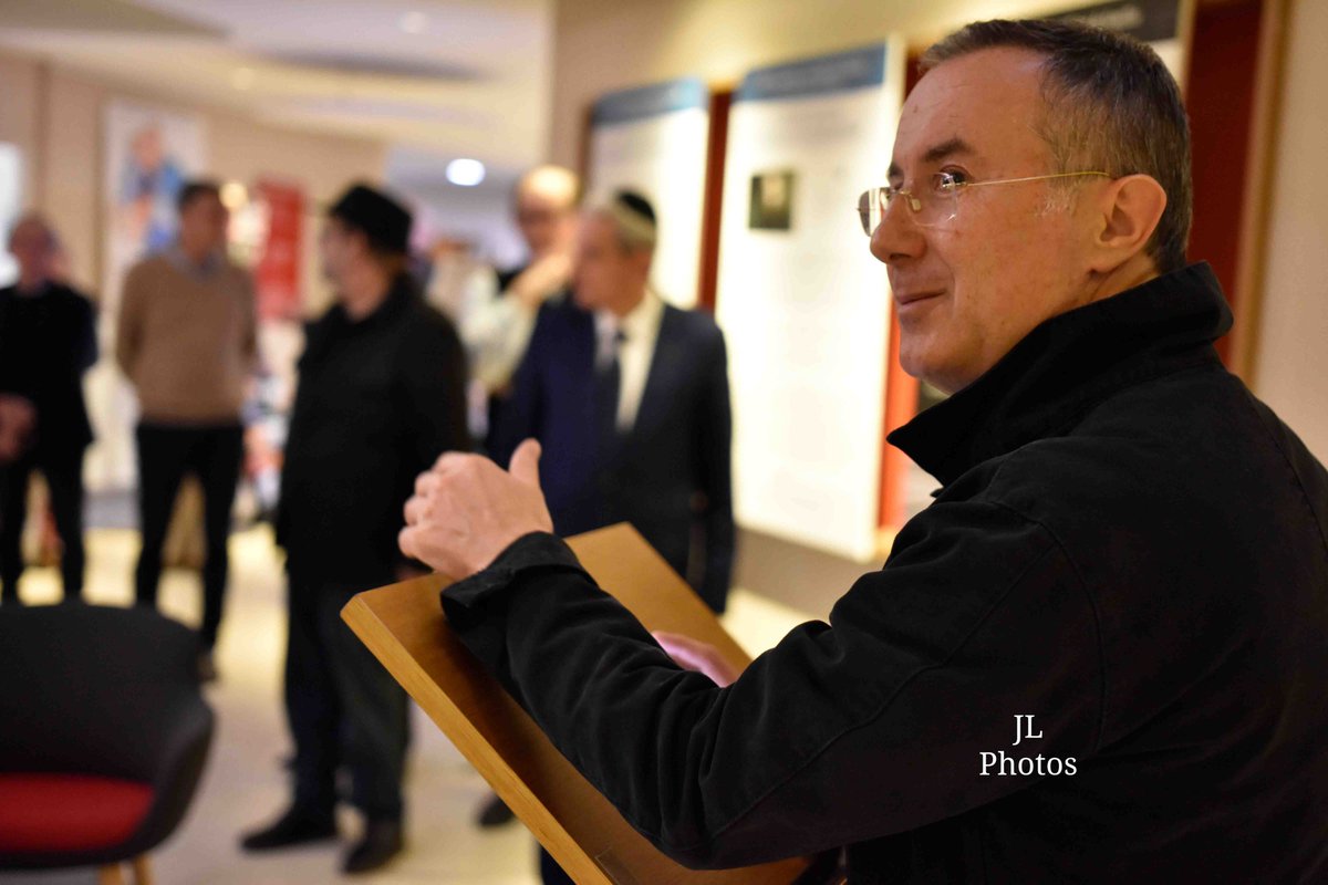 #LeMans  jeudi 13 novembre 2025. 
Un Grand-Rabbin en #Sarthe 

Une affaire de famille. 
60ème anniversaire #NostraAetate 
Exposition, conférence. 
Mgr Jean-Pierre Vuillemin, Evêque #LeMans en présence du Grand-Rabbin, Moché Lewin, animé par le Père Christophe Le Sourt.