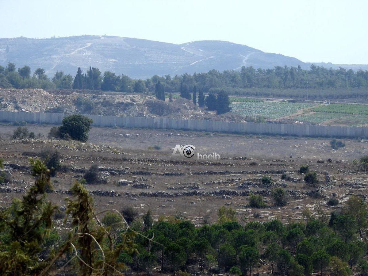 A new Israeli 🇮🇱 concrete wall constructed along the Lebanese border crosses into Lebanon 🇱🇧, "rendering more than 4,000 square meters of Lebanese territory inaccessible to the Lebanese people," UN 🇺🇳 forces said.

According to the statement issued by the United Nations Interim