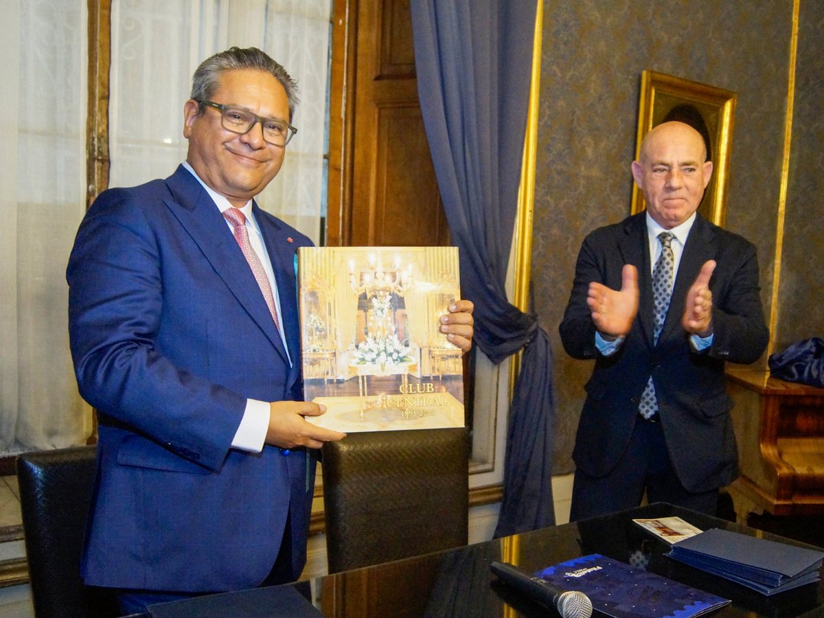 📢 #NoticiasSerpost | Hoy, 13 de noviembre, se llevó a cabo la ceremonia por el Primer Día de Emisión del sello postal conmemorativo en honor al Club Central de Trujillo, institución emblemática con más de un siglo de historia en la vida social y cultural de la ciudad.

El evento