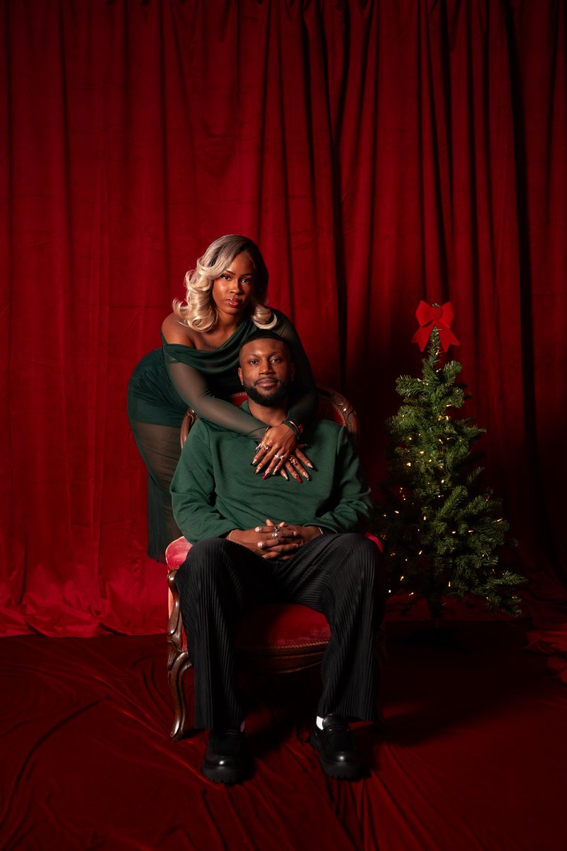 zyahbelle's tweet photo. Our friends are pressing us for holiday cards this year aha 🎅🏾🧑🏾‍🎄🎄 https://t.co/xfEJ9zOOnR