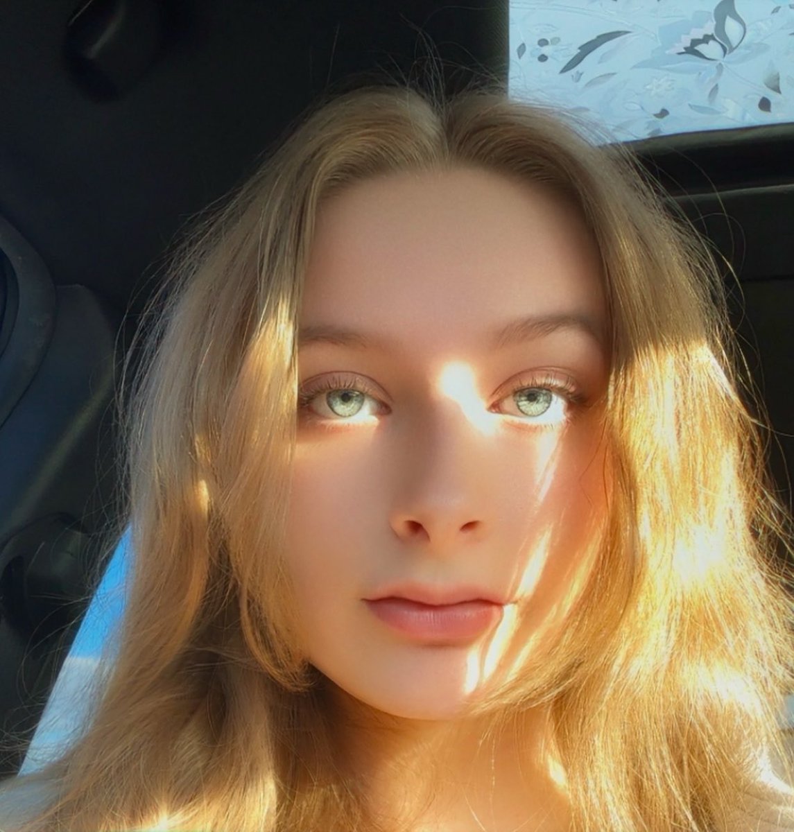 MarMar405's tweet photo. I woke up glowing again 🌟 

Goddess findom pay pig https://t.co/VFbWf1awG2