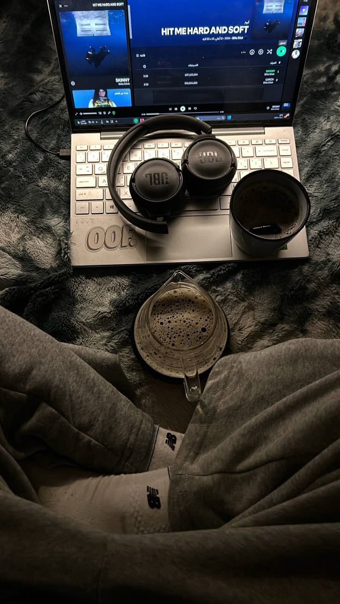 llpipi's tweet image. Good evening🖤🎧☕️