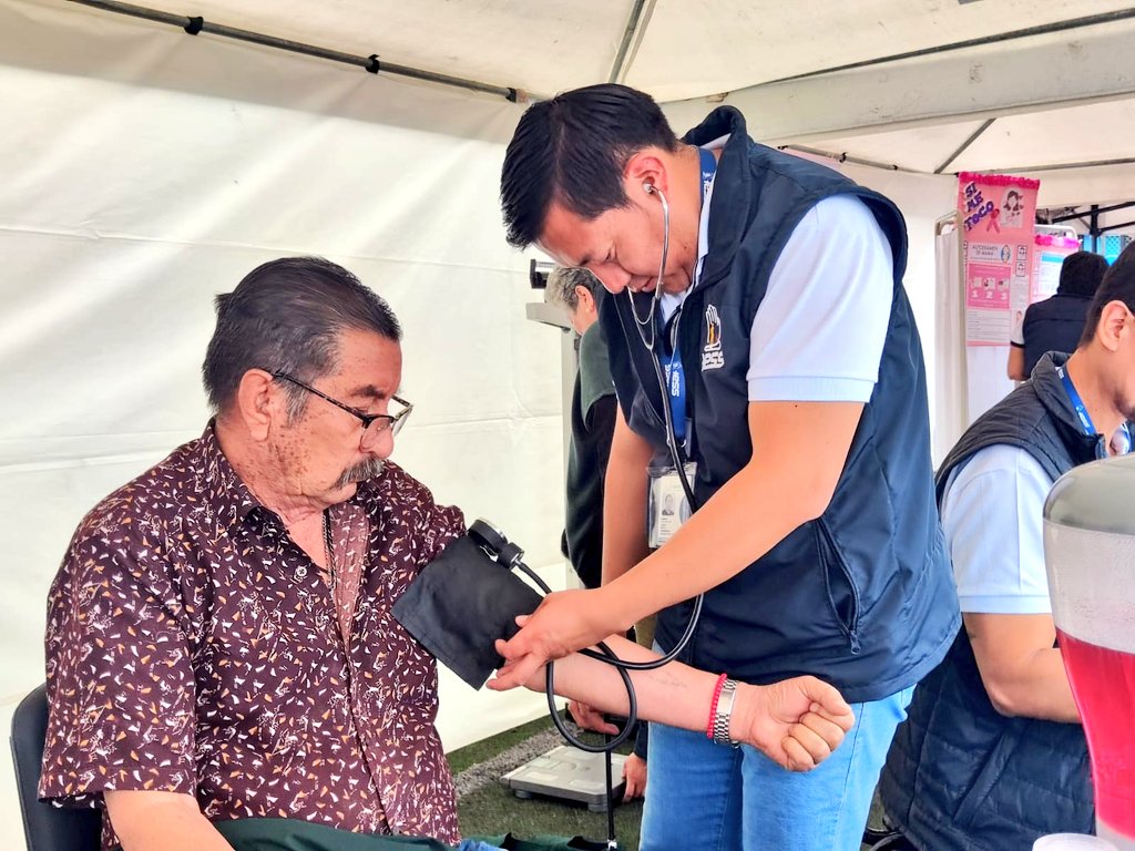 IESSChimborazo's tweet photo. #IESSnoPara | Las #BrigadasIntegrales del @IESSec llegaron a Riobamba, acercando servicios de salud a toda la comunidad. 👨👩👧👦✨
✅ Prevención de cáncer de mama
✅ Planificación familiar
✅ Signos vitales
✅ Desnutrición infantil
¡Comprometidos con tu bienestar! 💙🌿 https://t.co/NYyz48PnVt