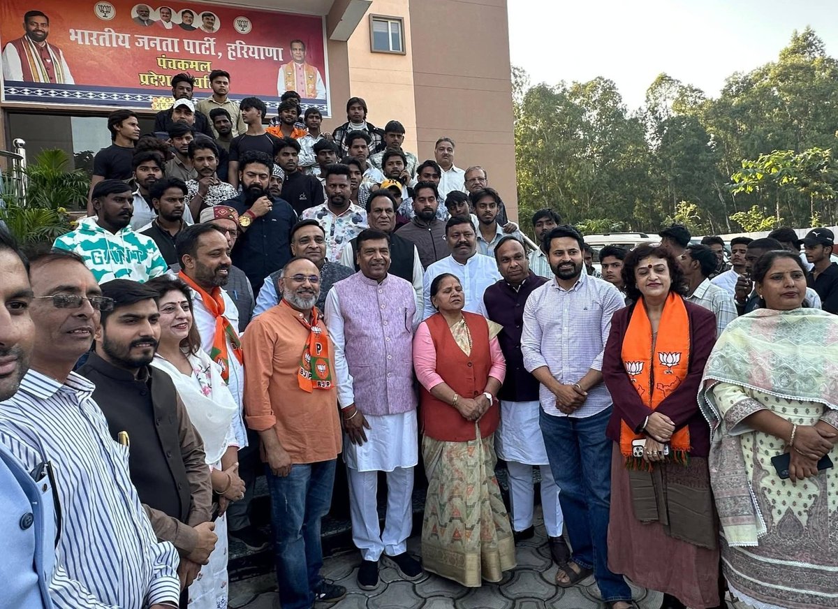 ManjeetGoswami_'s tweet image. बिहार चुनाव में NDA की ऐतिहासिक जीत पर पंचकूला भाजपा कार्यालय ‘पंचकमल’ में कार्यकर्ताओं के साथ विजय उत्सव मनाया l कार्यक्रम में राज्यसभा सांसद Rekha sharma, प्रदेश उपाध्यक्ष Banto kataria, विधायक Shakti Sharma तथा महापौर श्री कुलभूषण गोयल जी,जिलाध्यक्ष श्री अजय मित्तल जी रहे l