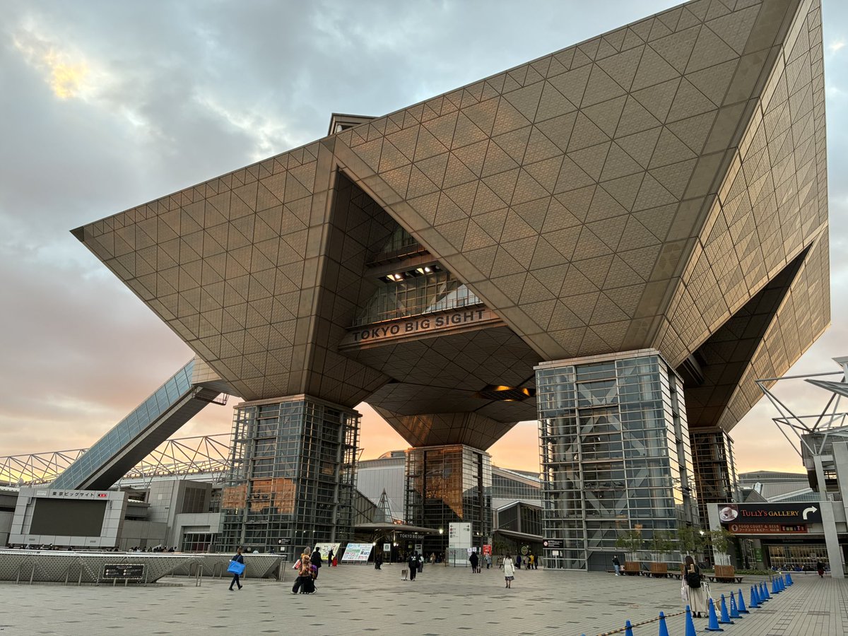 日の出と共にさっきビックサイトついた🌅