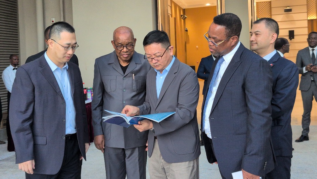 cpvsrdc's tweet image. La Présidence de la République honorée par l’Ambassade de Chine !
Le 13 novembre 2025, les Chefs de corps des deux services spécialisés de la Présidence ont été reçus par M. Zhao Bin, Ambassadeur de Chine, pour une rencontre de remerciement et de clôture du Colloque Chine–Afrique…