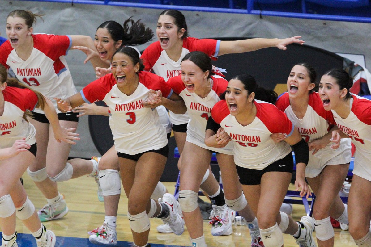 What a way to start the day at <a href="/TAPPSvolleyball/">TAPPS Volleyball</a> championships!