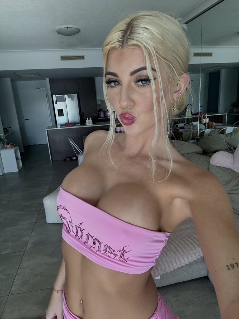 Charlotte Holt tweet media