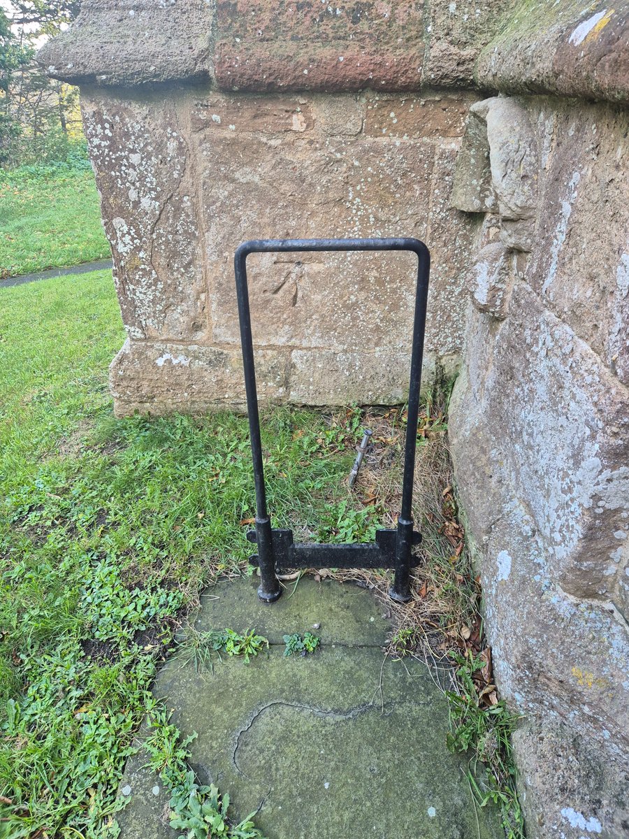TheHistoryMouse's tweet image. Interesting ones don't turn up that often, but this is rather fine. A #BootScraper with a frame to hang onto while you remove the dung from your walkers #StDecumanWatchet #Somerset for #FerrousFriday

(Framing a damaged #OSbenchmark on the buttress)