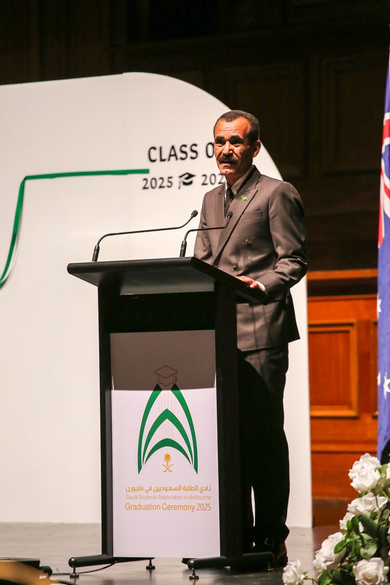 ssamelbourne's tweet image. حفل التخرج للنادي السعودي ملبورن🎓🇸🇦 
ليلة استثنائية احتفلنا فيها بإنجازات أبطالنا، بحضور سعادة الملحق الثقافي د.عبدالباري ورئيس شؤون السعوديين أ.مشعل من لحظة السلام الملكي إلى منصة التتويج كل لقطة تحكي قصة نجاح 🤍 
جاهزين نشوف التفاصيل؟ 👇🏻 
#النادي_السعودي_في_ملبورن #حفل_التخرج