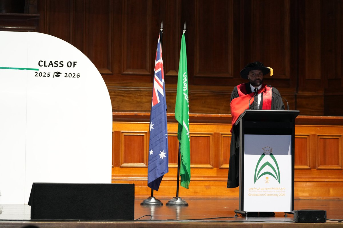 ssamelbourne's tweet image. حفل التخرج للنادي السعودي ملبورن🎓🇸🇦 
ليلة استثنائية احتفلنا فيها بإنجازات أبطالنا، بحضور سعادة الملحق الثقافي د.عبدالباري ورئيس شؤون السعوديين أ.مشعل من لحظة السلام الملكي إلى منصة التتويج كل لقطة تحكي قصة نجاح 🤍 
جاهزين نشوف التفاصيل؟ 👇🏻 
#النادي_السعودي_في_ملبورن #حفل_التخرج