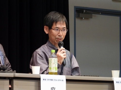 SagaTalk's tweet photo. トークショーでの作家のみなさんです https://t.co/RvnJQkmFvH