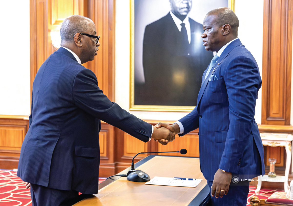 PresidenceGA's tweet image. Le Président @oliguinguema a reçu ce 14 nov. la démission des ministres élus le 12 octobre, conformément à l’art. 73.

Les ministres en poste assureront les affaires courantes et la continuité du service public.

#Gabon #Gouvernement 
#Démission

𝐏𝐨𝐮𝐫 𝐩𝐥𝐮𝐬