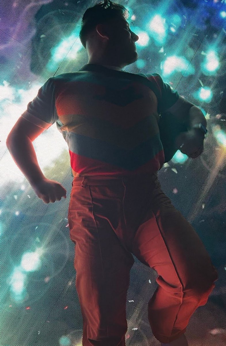 StarFlight4842_'s tweet image. hey, #fanders, I&apos;m putting together a annual E-card ahead of Christmas for Thomas and I need help to decide which image to use on the front of the card:

1) Veiled Thomas
2) Thomas with lights behind him
3) Thomas against a white wall
4) Golden Thomas

poll is below