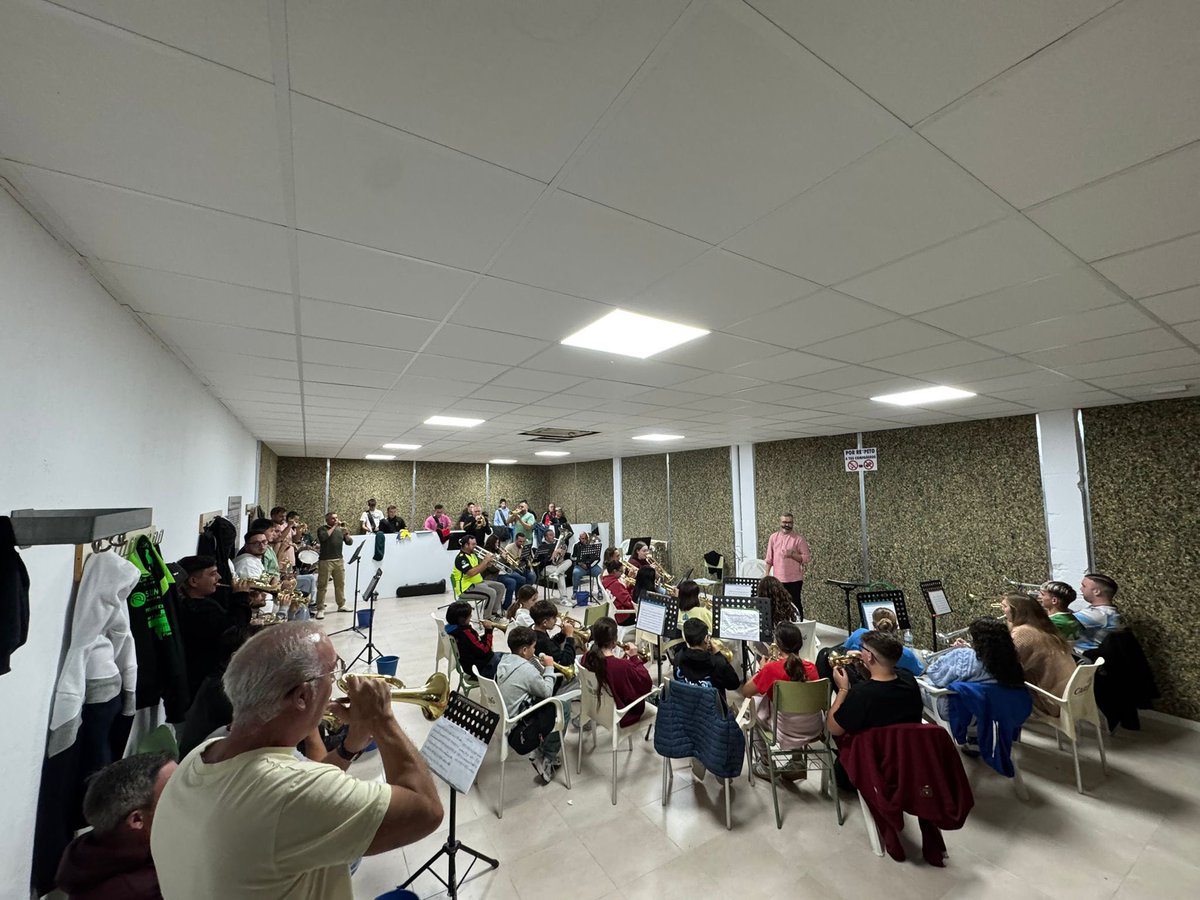 Hoy hemos tenido el placer de realizar nuestro primer ensayo con nuestro nuevo asesor musical, <a href="/nonotriana2/">Nono</a>, con quien esperamos seguir creciendo en nuestro camino hacia la Semana Santa.

Gracias por tu profesionalidad; esperamos vivir muchos momentos juntos.