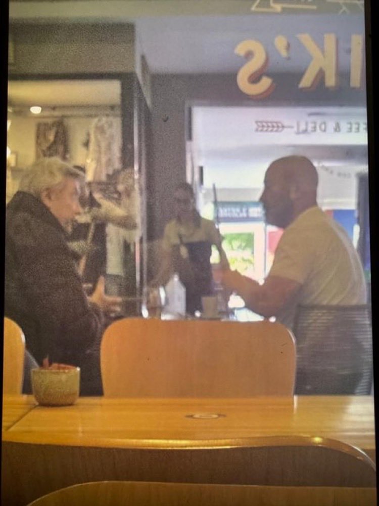 Diego Spagnuolo fue filmado entrando con una mochila a la casa de Calvete y hay un audio de Calvete diciéndole a su esposa que debía darle $5.000.000 a Spagnuolo.
El papudo incestuoso ya tiene a su propio José López pero los sobornos molestan solo si los sobornados son peronistas