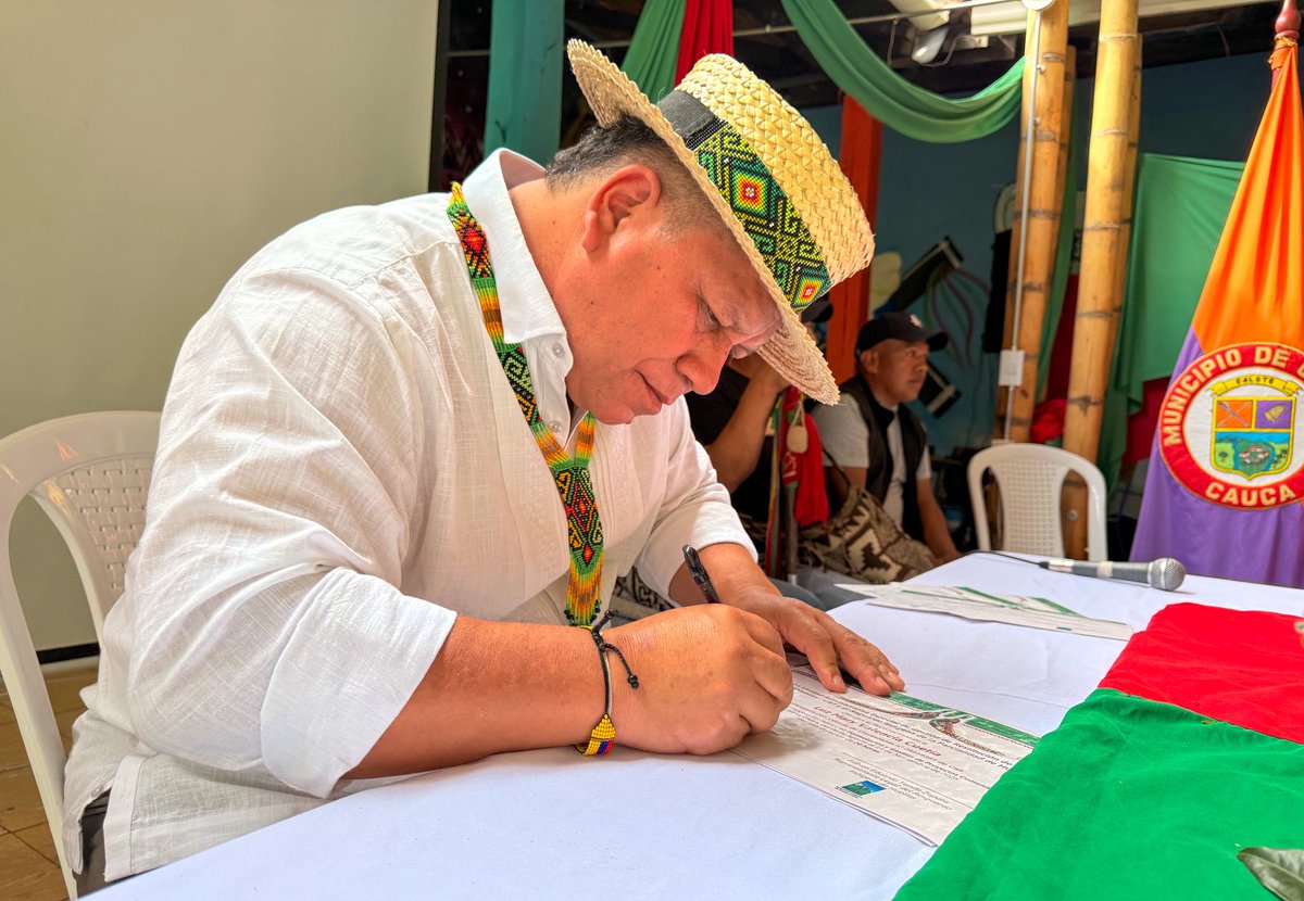 GiovaniYule's tweet image. Hoy cerramos una etapa en el resguardo de Huellas #Caloto , entregando 23 certificaciones a liderazgos que caminaron con disciplina y corazón.

✊🏽Es un orgullo ver cómo cada uno de ellos ahora tiene más herramientas para formular proyectos que dignifiquen a la comunidad, protejan