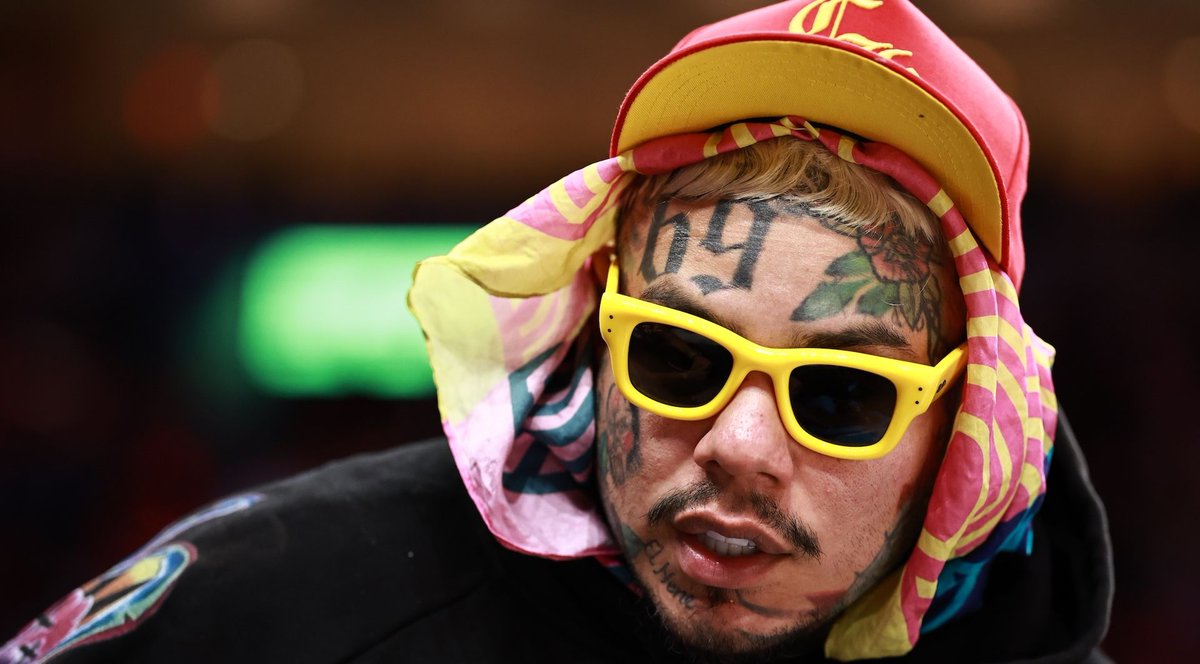 ComplexMusic's tweet image. The government seeks 6ix9ine's return to prison for violating release terms. Prosecutors suggest 3-9 months. Details here: complex.com/music/a/treyal…