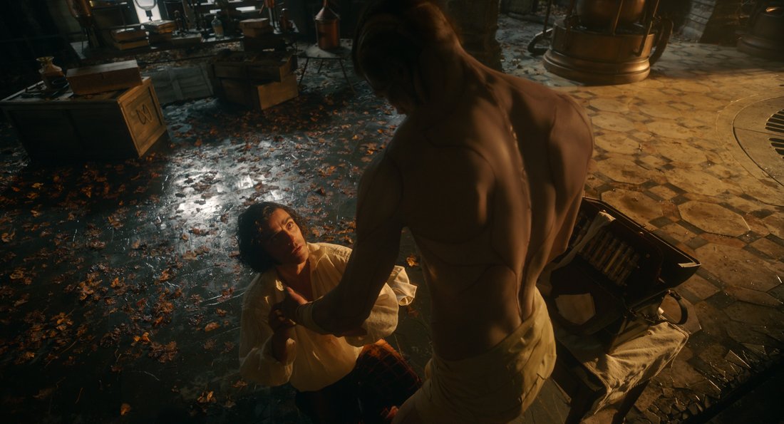 #MOVIE REVIEW: Del Toro's #Frankenstein looks the part, but the final creation is never really alive nor very truly dead. <a href="/netflix/">Netflix</a> 
hollywoodsnitch.com/movie-reviews/…