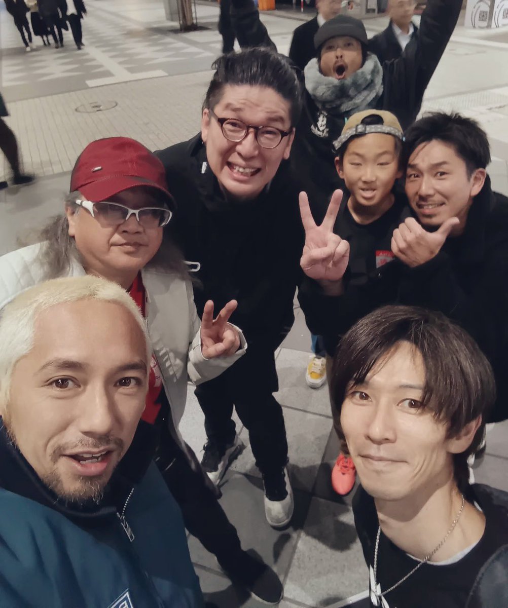 おはようございます

昨夜の1コマ　

The BONEZ/RIZEのVo/Gt JESSE
カリフォルニア時代からの 大切な友達　

今年は2人だけで遊ぶ時間が増えて
まるで昔の様だ💕

本日 仙台GIGSにて The BONEZ LIVE
チケットはSold Out!!!