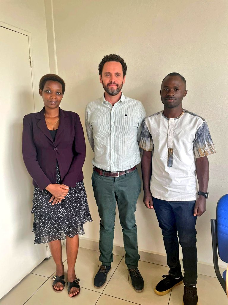 EnvironmentUb's tweet image. La Représentation du @EnvironmentUb  a été reçue par le Conseiller adjoint de coopération et d’action culturelle de l’Ambassade de France au Burundi afin d’échanger sur les possibilités de collaboration dans le domaine de la préservation de l’environnement.

#cooperation 
#ODD
