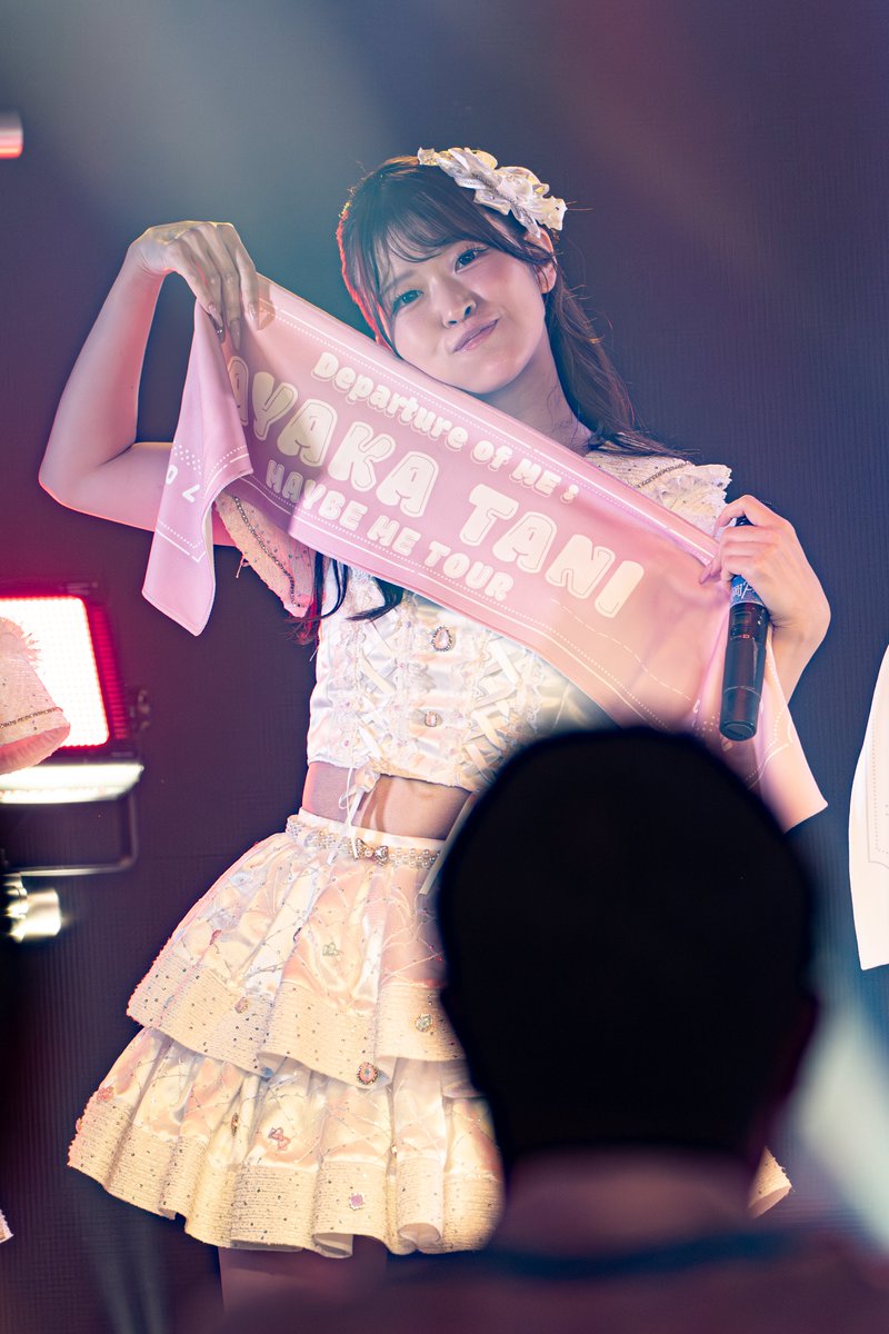 2025/11/08(土)☁#福岡ポケット
Departure of ME：MAYBE ME TOUR
(#メイビーME💗#全国ツアー✈)
#長野県出身 #高身長女子
#小顔 #丸顔 #卵肌 の #オーロラ姫
#赤色担当 #谷あやか🍓さん
#可愛い笑顔 で見つめられましたが
#タオル 忘れましたすみません🙇
#メイビーMEを広めたい 
#めびみZeppまでの旅