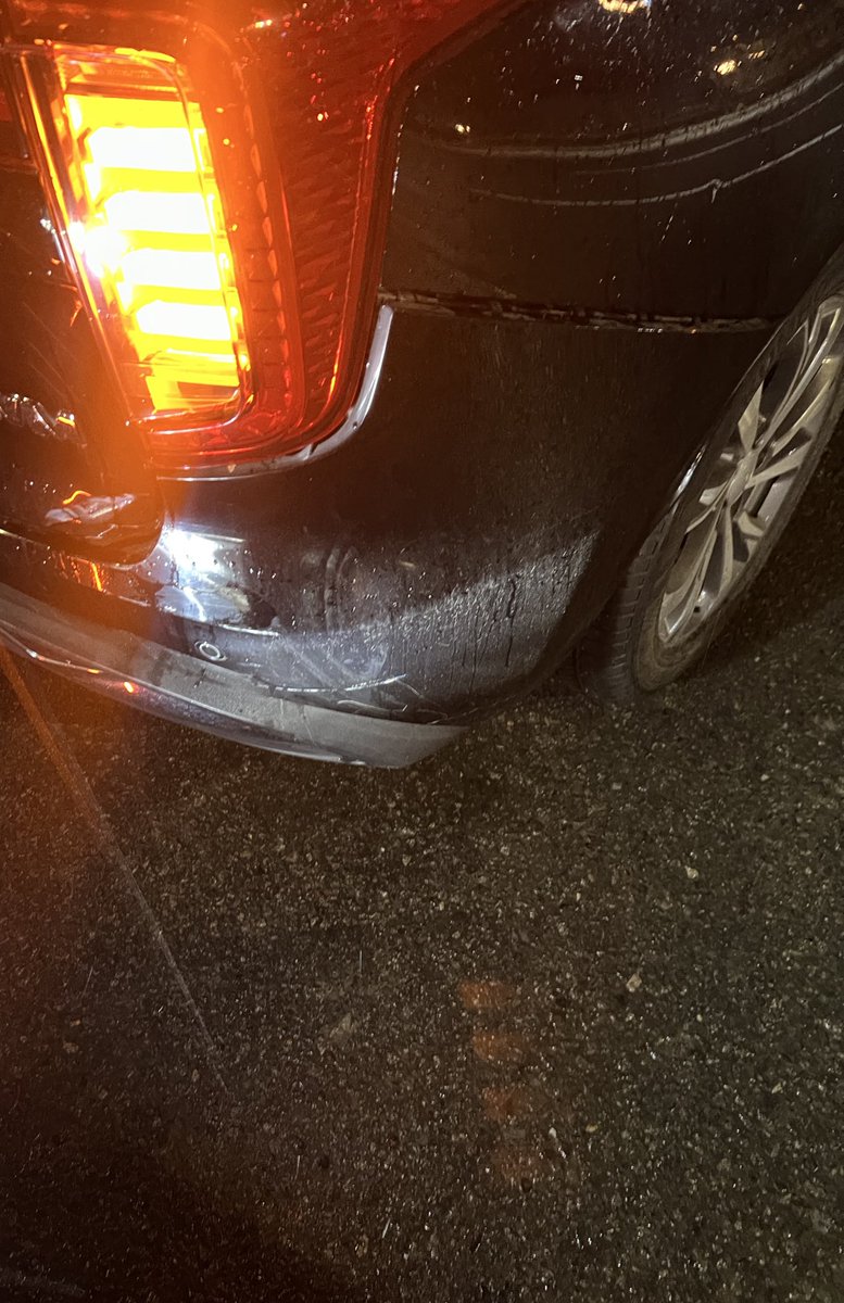 Blueone147_'s tweet image. بيك ومطر وقبعة ☔️