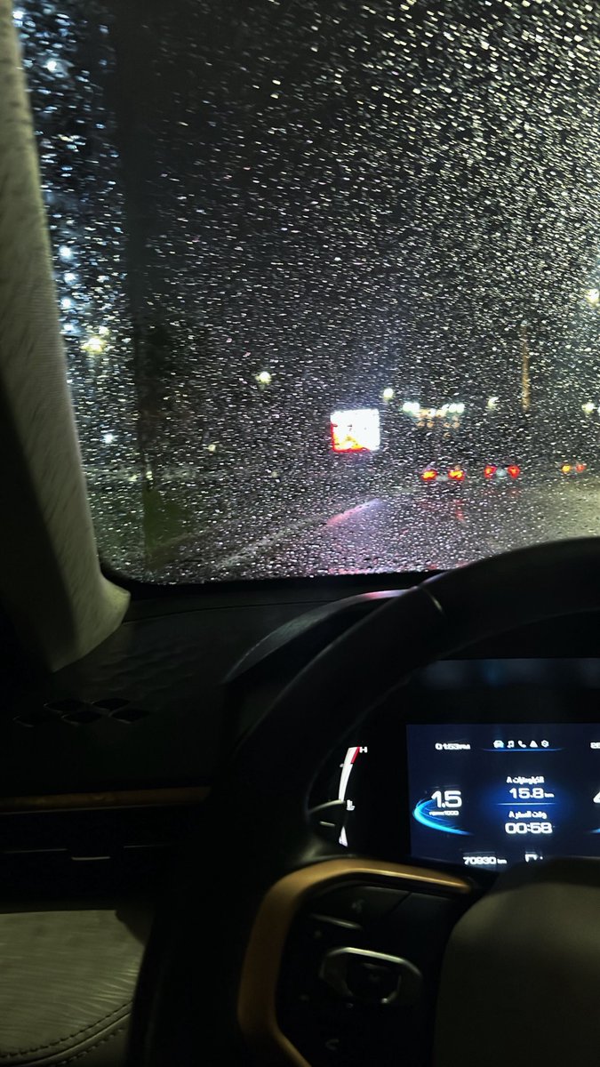 Blueone147_'s tweet image. بيك ومطر وقبعة ☔️