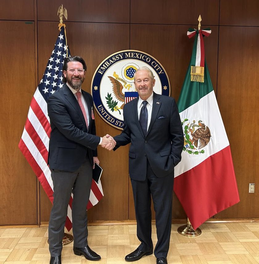 It was a pleasure meeting with <a href="/USAmbMex/">Embajador Ronald Johnson</a> Ron Johnson, we are ready to work together and elevate the understanding between our countries 
🇲🇽 🇺🇸