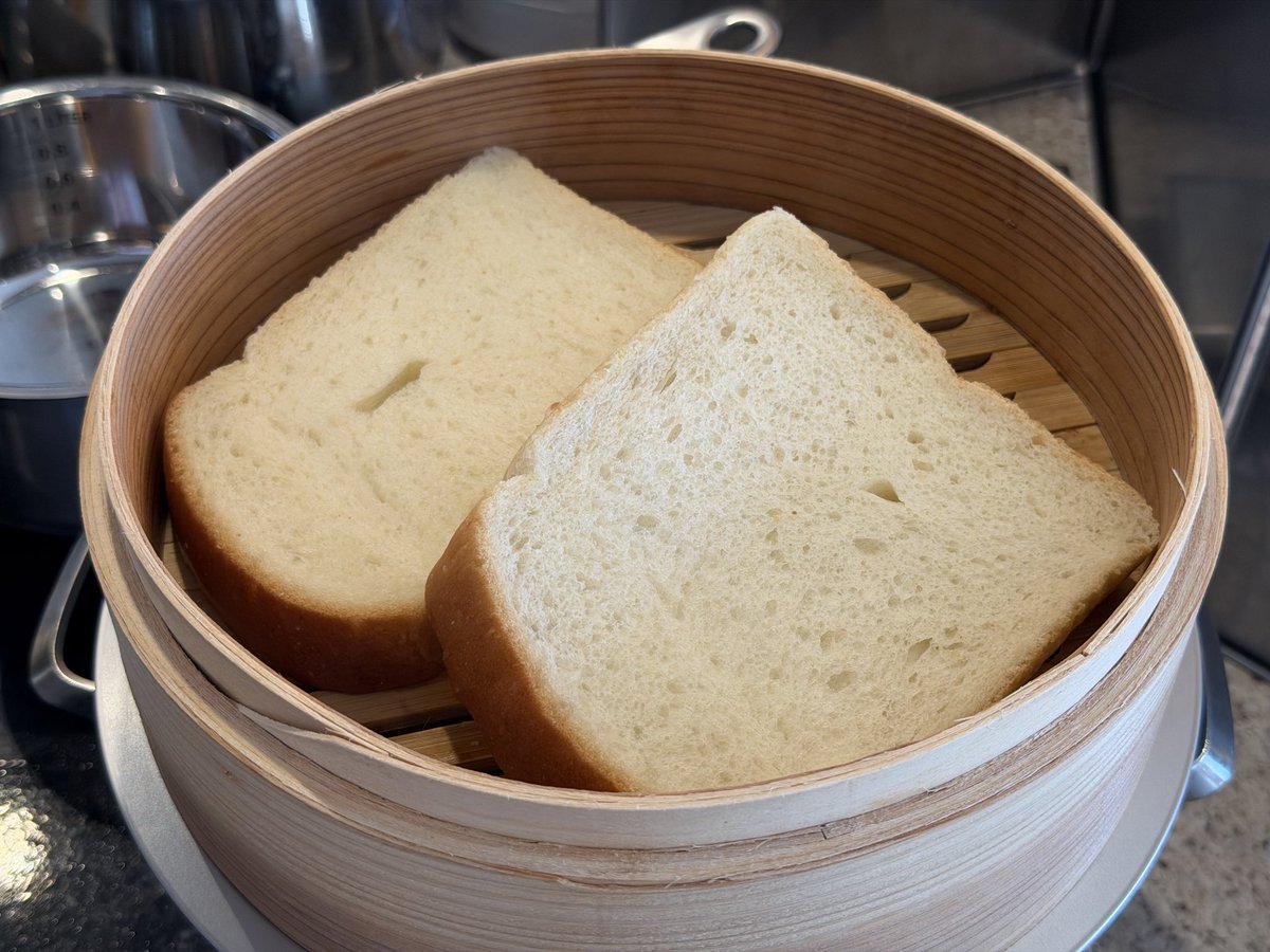 多少時間がたったパンでも、ちょっと湯気にあてるとけっこうおいしく食べられるものです