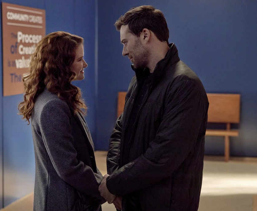 TVTango's tweet photo. 🌟Watch tonight @hallmarkchannel 8-10pm (Next Day @HallmarkPlus) New MISTLETOE MURDERS #MistletoeMurders "The Ides of December (Part 1 & Part 2)" Starring @sarahdrew #PeterMooney #JakeEpstein @KatBarrell #KyleeEvans #LaraAmersey About https://t.co/xQ5xT8Tw4u https://t.co/tVtll1zYqT