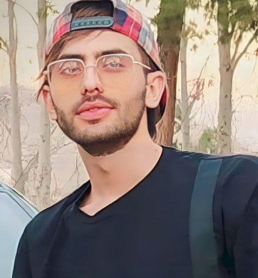 سالگرد قهرمانیست که ۲۴ آبان ۱۴۰۱ پهلویش پر از گلوله ساچمه‌ای شد. پدرش گفت؛ زانیار فقط یک دست داشت با همان‌ یک دست برای به دست آوردن آزادی به خیابان رفت🖤
#زانیار_الله_مرادی