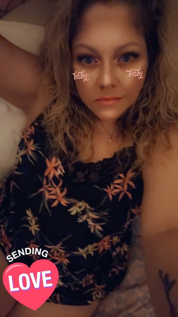 FayeT_420's tweet photo. Just bc……….🤍💋🥰🤍 https://t.co/hO5WJDKZuZ