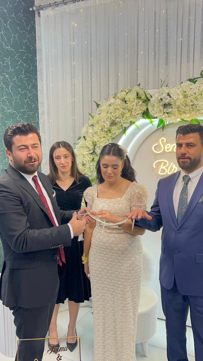 sedaterturk63's tweet photo. Benim için çok kıymetli olan kardeşim gibi gördüğüm,sevdiğim Ahmet'imin Nişan yüzüklerini takmak nasip oldu. Kendisi gibi pırıl pırıl olan Fatma kardeşimle attıkları ilk adımda mutluluklar diliyorum. DEMİR &amp; ŞABAN Ailesine hayırlı olmasını temenni ediyorum. @ahmetsaban https://t.co/zqxTz8Mez7