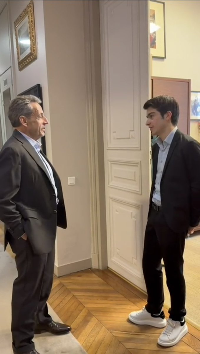 hchrb63's tweet photo. Un immense honneur d’avoir rencontré Monsieur le Président @NicolasSarkozy.

Un moment particulièrement riche en émotions.
Merci au Président et à l’ensemble de l’équipe pour cet accueil si bienveillant.
@VeroniqueWache https://t.co/PWiHtk8nIF