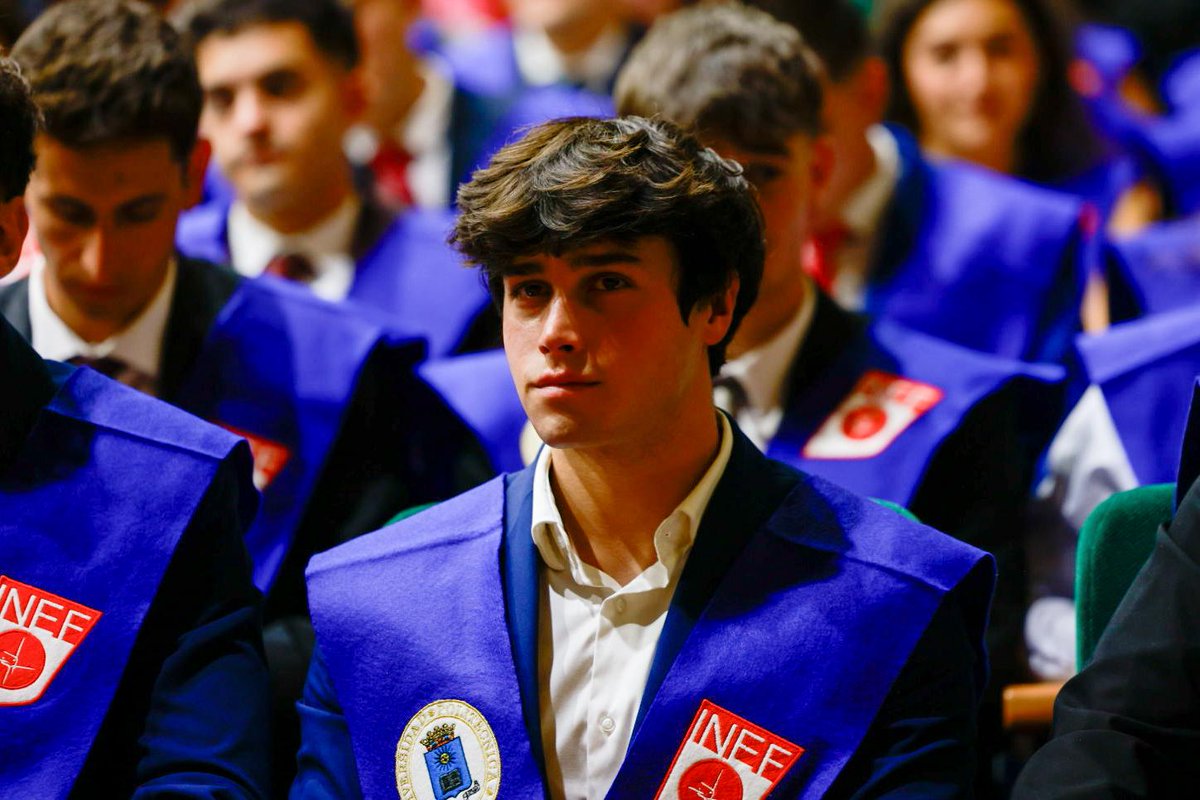La_UPM's tweet image. Estas son algunas de las palabras de nuestro alumno Alejandro Carrillo García,  en la entrega de diplomas de @inefmadrid ! Mucha suerte en esta nueva etapa que estáis apunto de comenzar 🙌💙!
#somosupm #nosoloingenieria #estudiantesUPM
